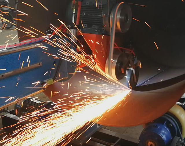 Grinding of welds inside the cylinder